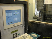 Automatensteuerung - Schlagen des "Lotes" mittels Automaten, Golddicke ca. 0,002 mm   -   Bild in groer Auflsung - bitte klicken